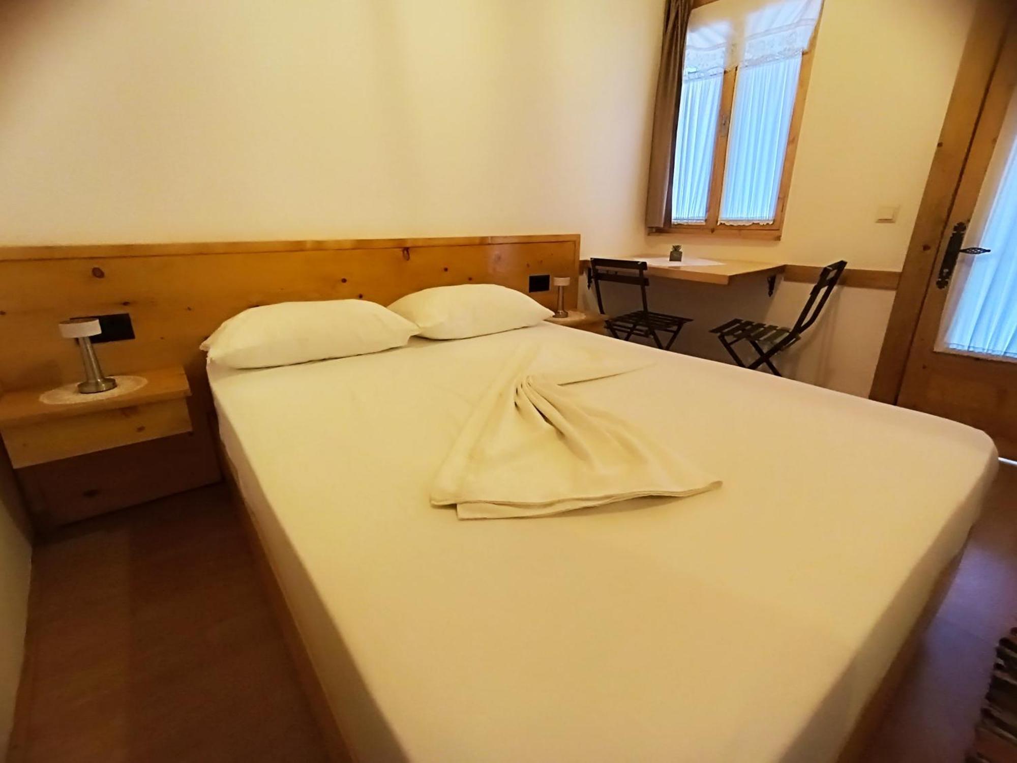 Tearra Guesthouse Gjirokastër Buitenkant foto