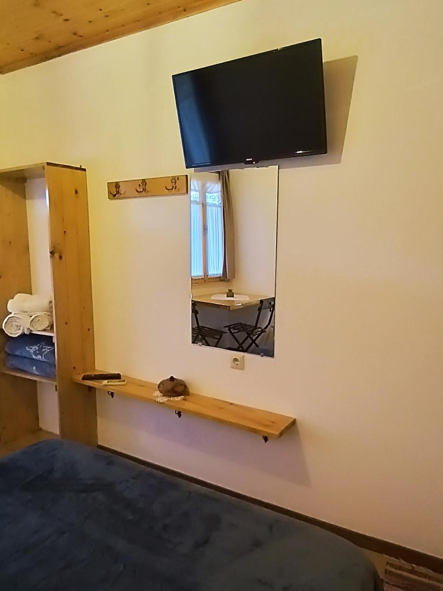 Tearra Guesthouse Gjirokastër Buitenkant foto