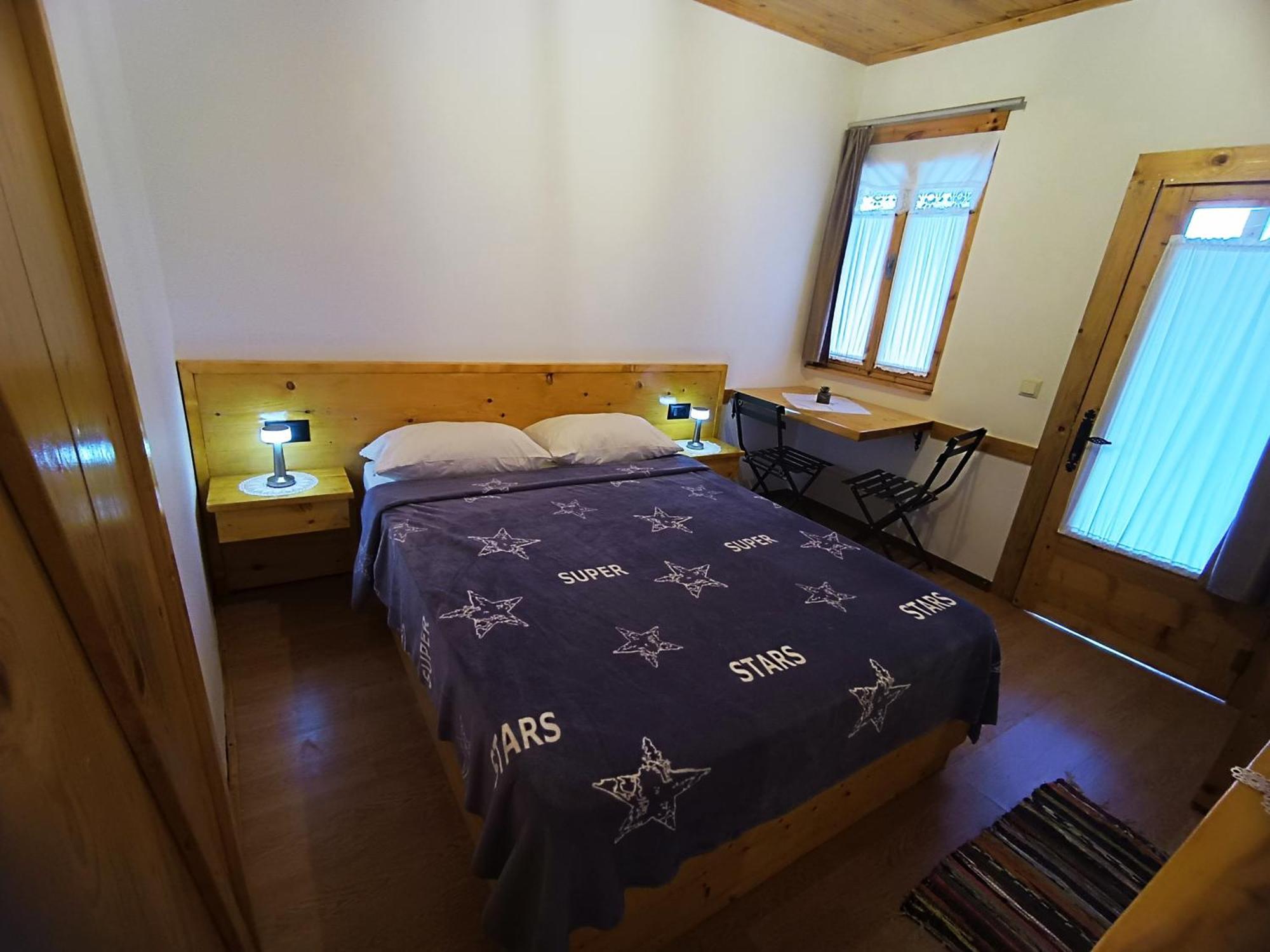 Tearra Guesthouse Gjirokastër Buitenkant foto