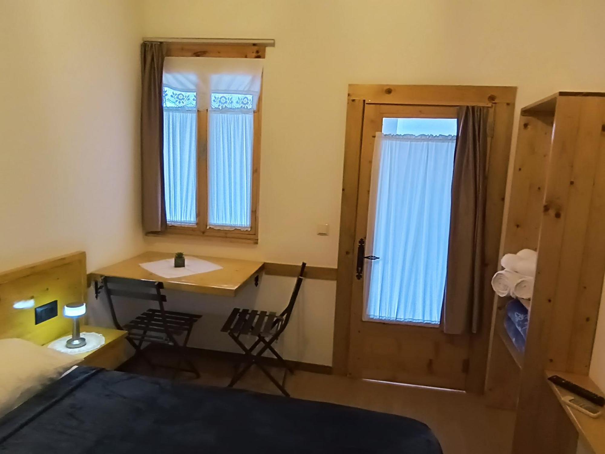 Tearra Guesthouse Gjirokastër Buitenkant foto